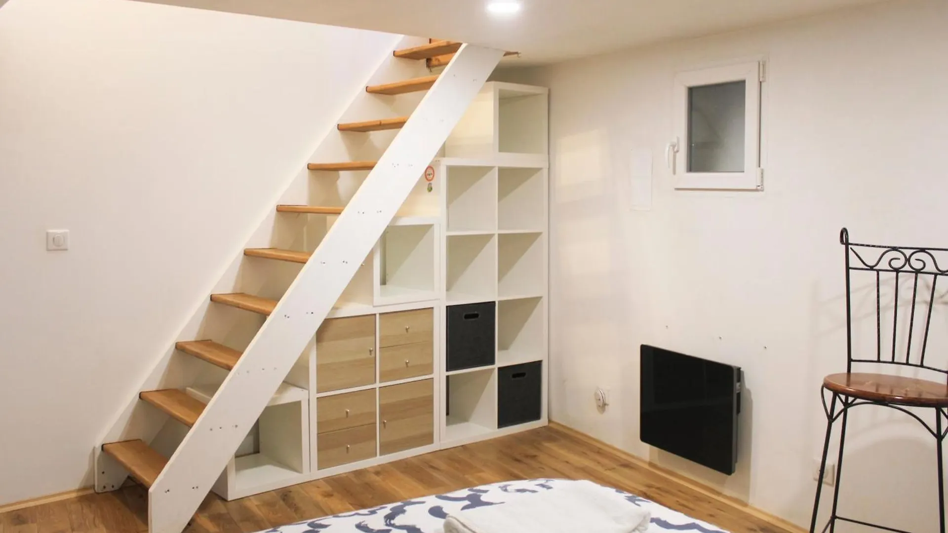 Bright - Near Garden Apartment